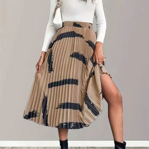 NWOT Pleated Skirt